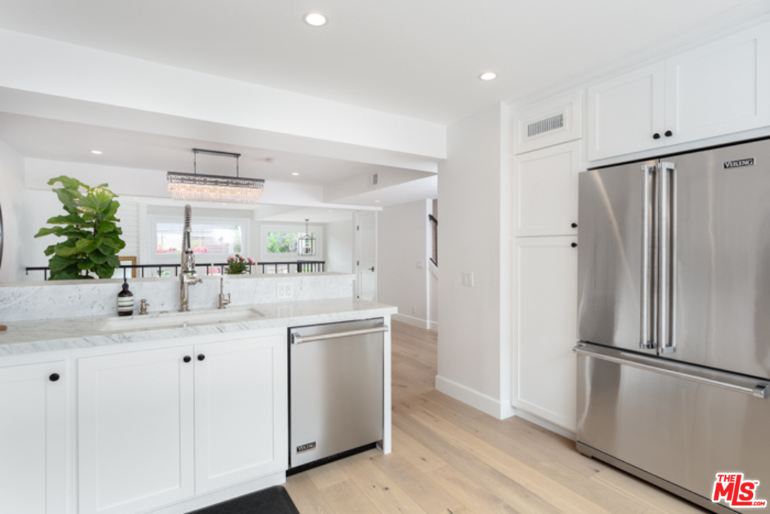 4425 Alla Road, Unit 6 Marina del Rey, CA 90292 - Photo 15 of 35 a kitchen with kitchen island a counter top space wooden floor and appliances