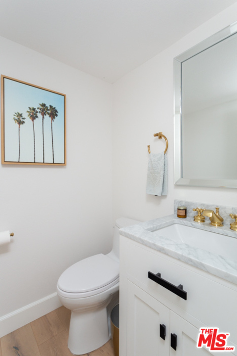 4425 Alla Road, Unit 6 Marina del Rey, CA 90292 - Photo 17 of 35 a bathroom with a sink and a toilet