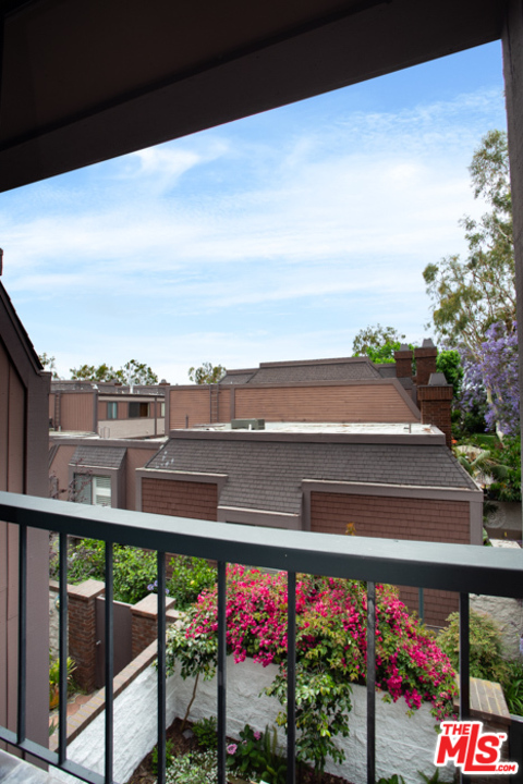 4425 Alla Road, Unit 6 Marina del Rey, CA 90292 - Photo 22 of 35 a view of city from a balcony