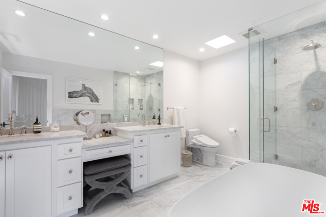 4425 Alla Road, Unit 6 Marina del Rey, CA 90292 - Photo 23 of 35 a bathroom with a double vanity sink a toilet and a shower