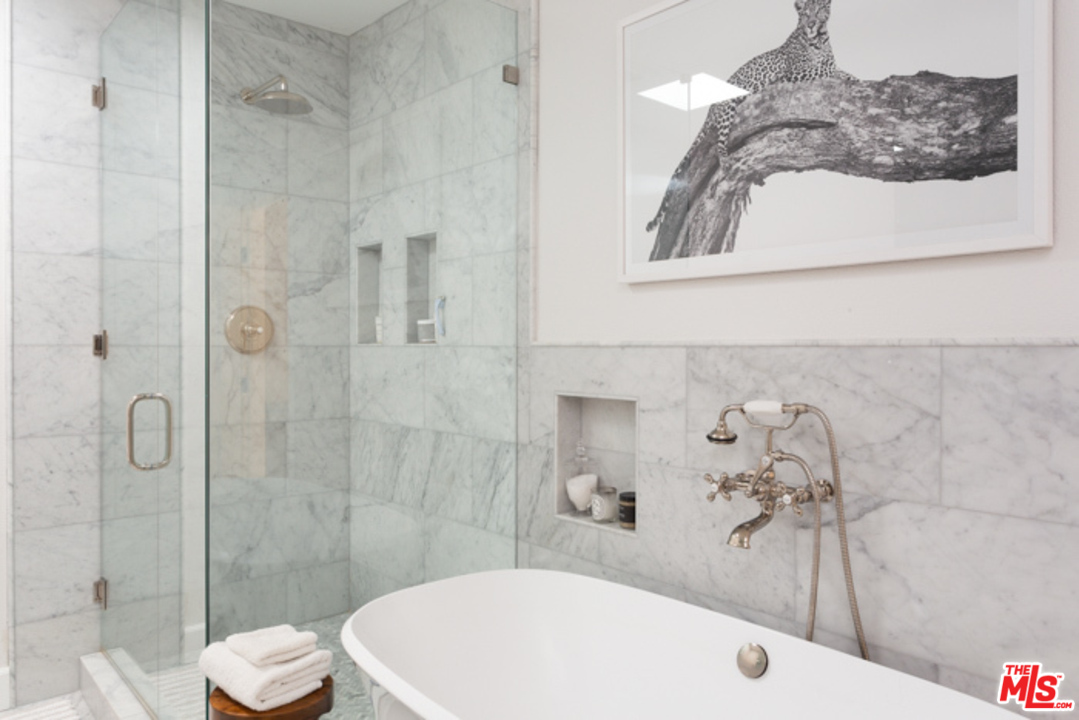 4425 Alla Road, Unit 6 Marina del Rey, CA 90292 - Photo 24 of 35 a bathroom with a sink a toilet and shower