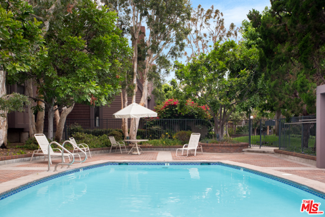 4425 Alla Road, Unit 6 Marina del Rey, CA 90292 - Photo 34 of 35 a view of a swimming pool with sitting area and furniture