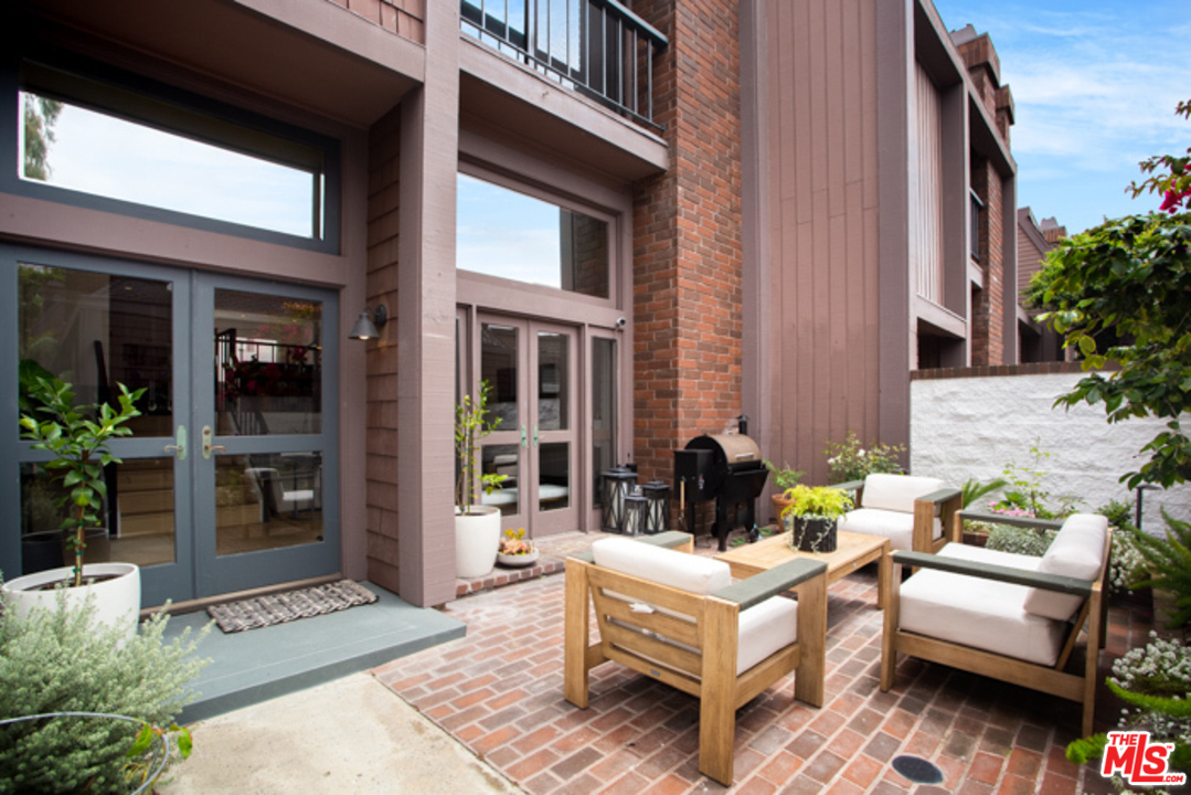4425 Alla Road, Unit 6 Marina del Rey, CA 90292 - Photo 8 of 35 a view of a dinning tables and chairs in patio of the house