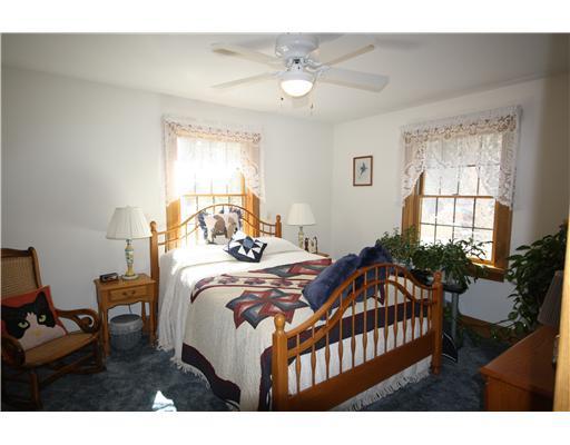 19 Barters Island Road Boothbay, ME 04537 - Photo 8 of 11 Bedroom. Guest Bedroom.