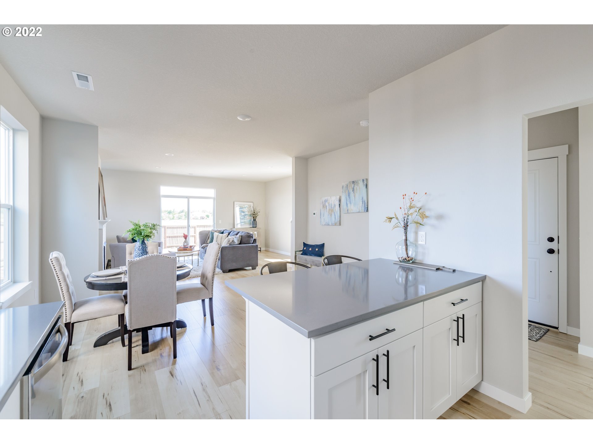 505 North Russet Place Ridgefield, WA 98642 - Photo 4 of 29 a view living room with granite countertop furniture and wooden floor