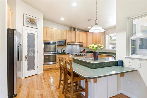 $689,000 | 833 Remour Lane, Mount Shasta, CA 96067