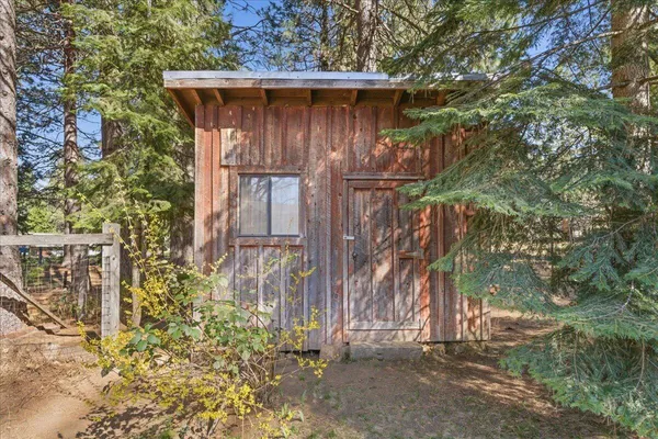 $689,000 | 833 Remour Lane, Mount Shasta, CA 96067