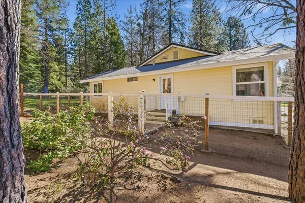 $689,000 | 833 Remour Lane, Mount Shasta, CA 96067