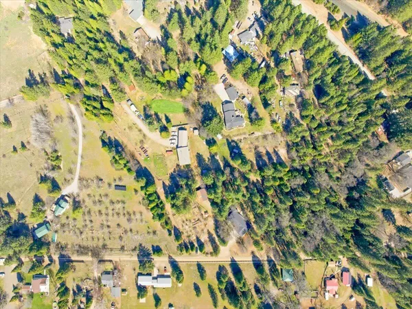 $689,000 | 833 Remour Lane, Mount Shasta, CA 96067