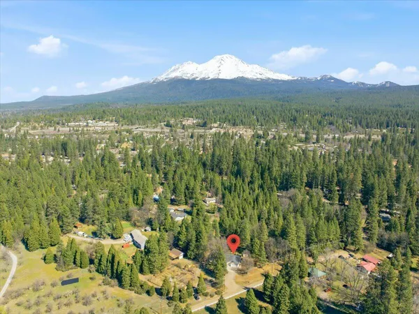 $689,000 | 833 Remour Lane, Mount Shasta, CA 96067