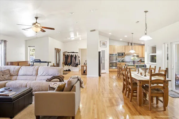$689,000 | 833 Remour Lane, Mount Shasta, CA 96067