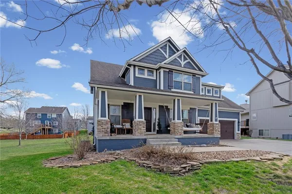 $525,000 | 1303 Ashdown Circle, Raymore, MO 64083