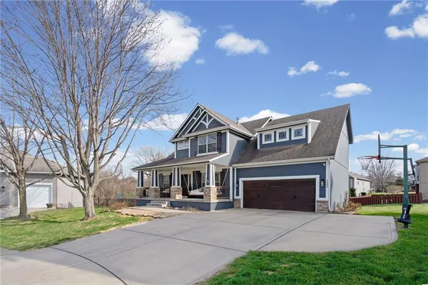 $525,000 | 1303 Ashdown Circle, Raymore, MO 64083