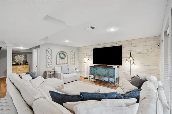 $525,000 | 1303 Ashdown Circle, Raymore, MO 64083