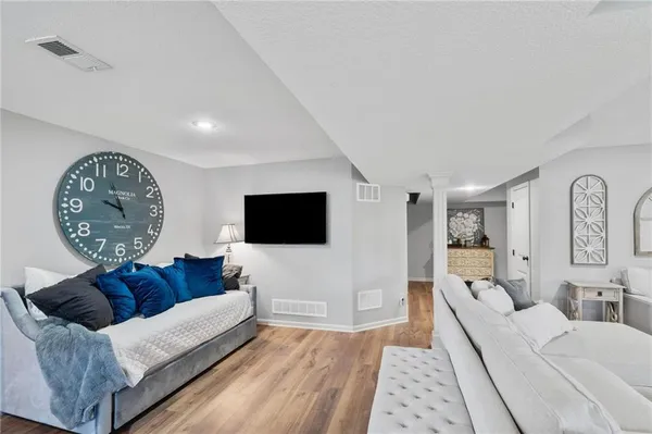 $525,000 | 1303 Ashdown Circle, Raymore, MO 64083