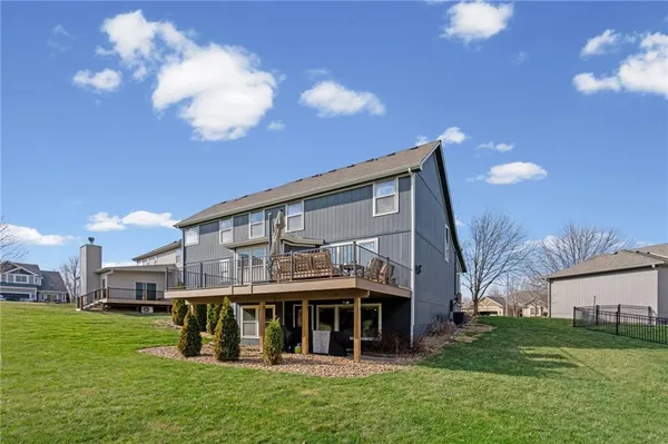 $525,000 | 1303 Ashdown Circle, Raymore, MO 64083