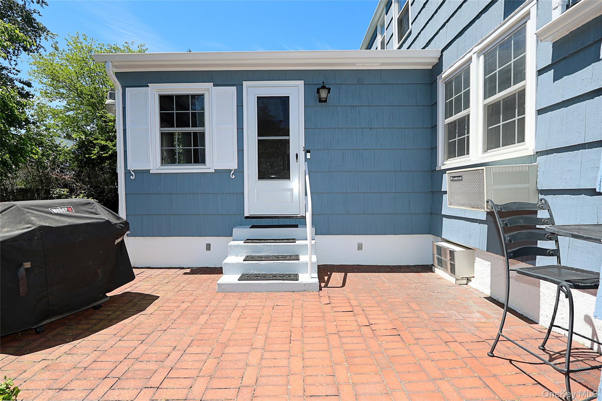 15 Hemlock Street Merrick, NY 11566 - Photo 40 of 47