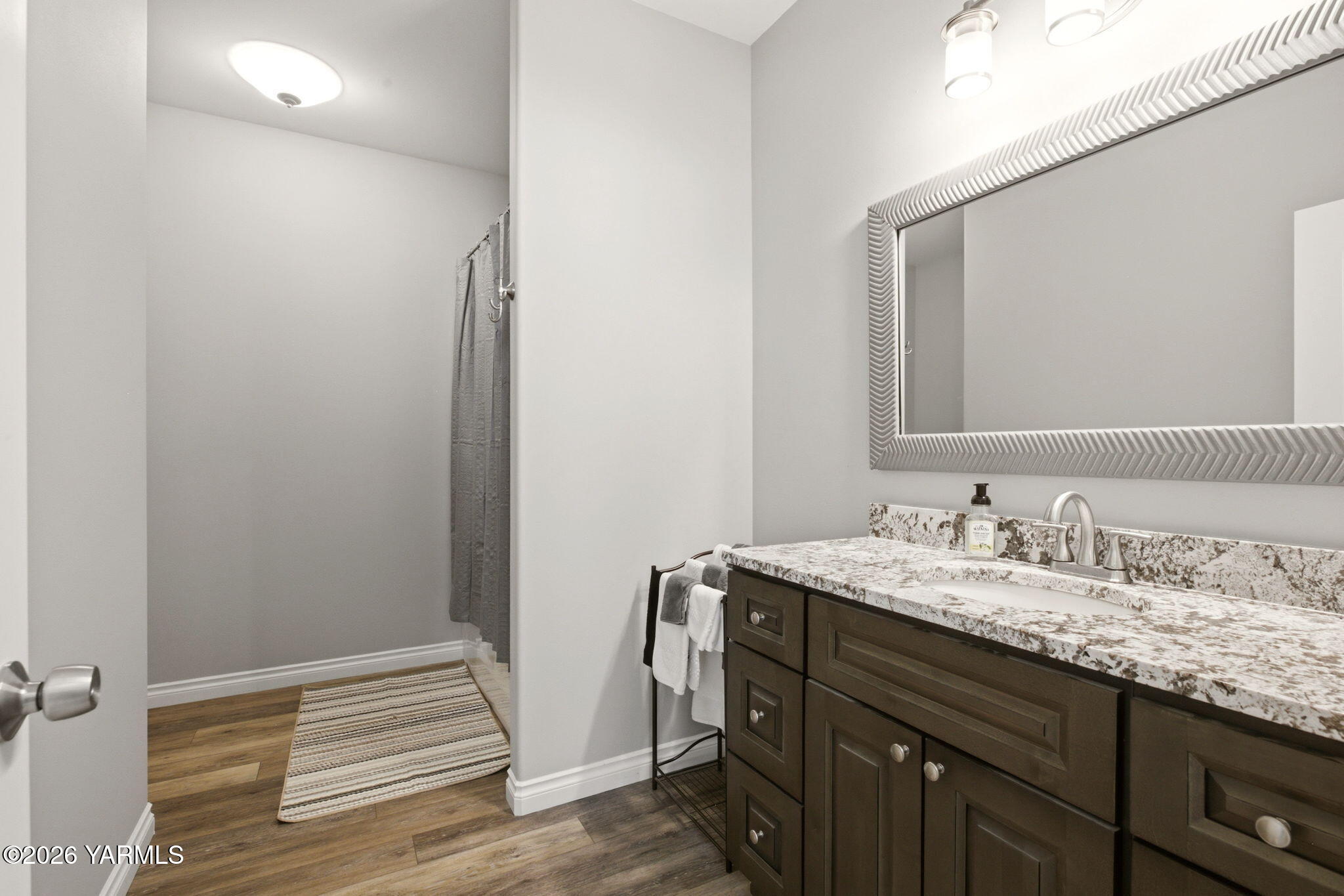 521 Collins Road Selah, WA 98942 - Photo 24 of 25 Hall Bathroom