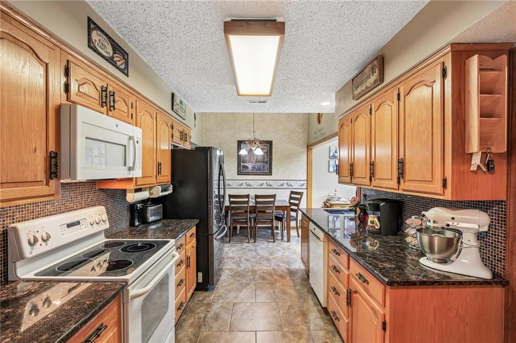 22774 George Road Tonganoxie, KS 66086 - Photo 9 of 28