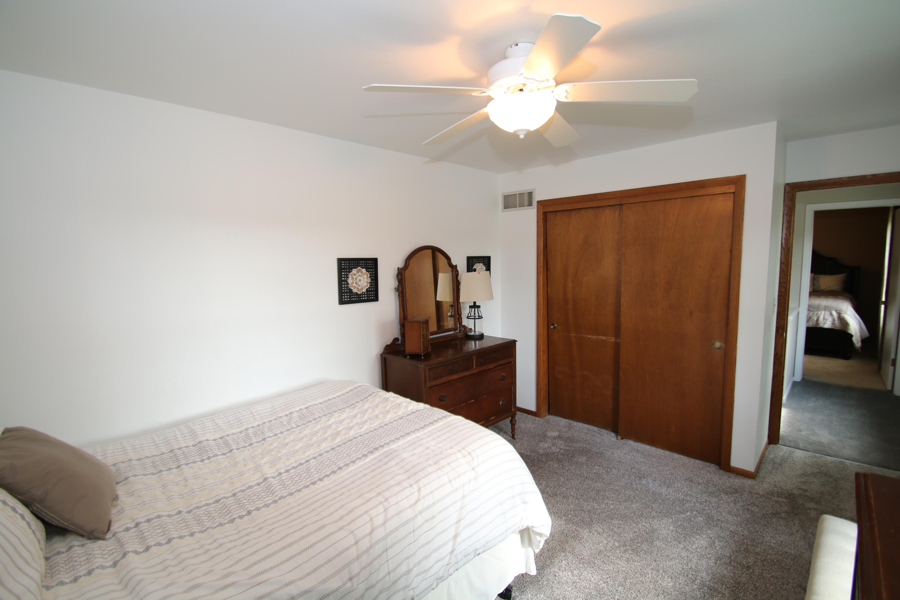 1400 South Ridgeway Road New Berlin, WI 53146 - Photo 19 of 31 Bedroom 2
