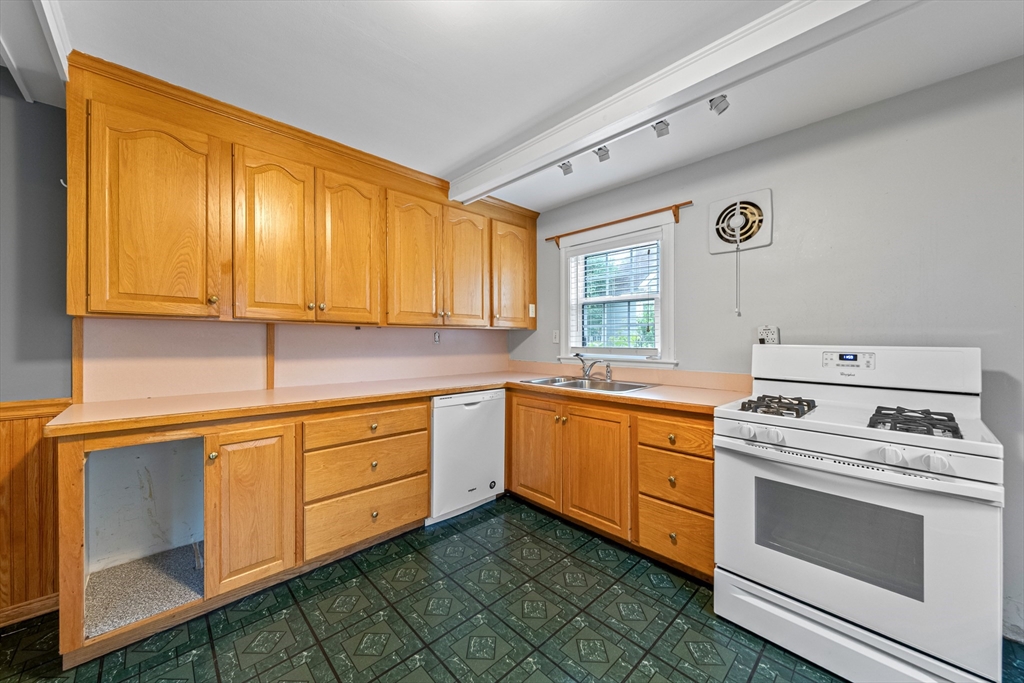 9 Auburn Road Beverly, MA 01915 - Photo 16 of 25
