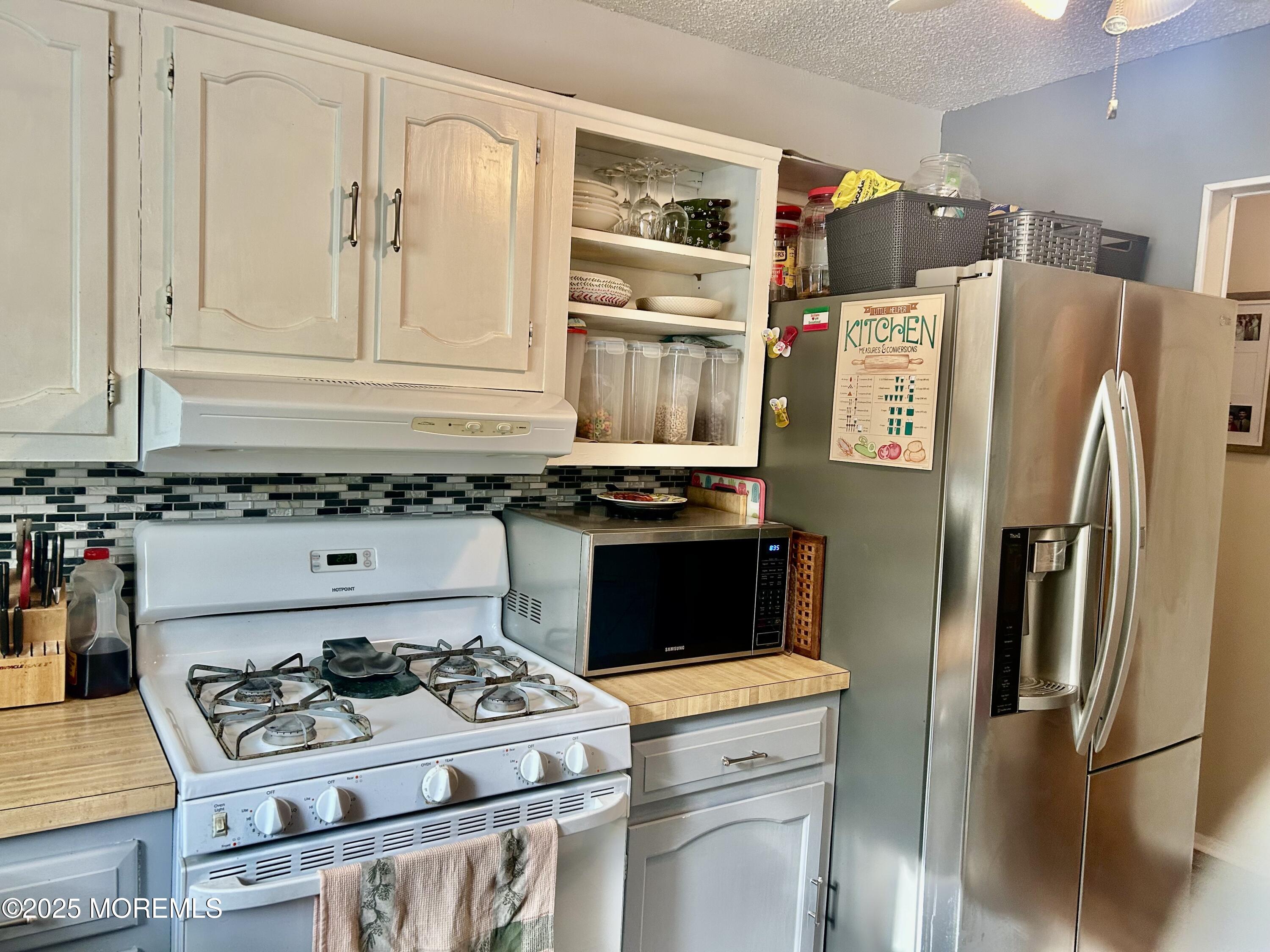 14 Walnut Road Manahawkin, NJ 08050 - Photo 12 of 33 gas stove