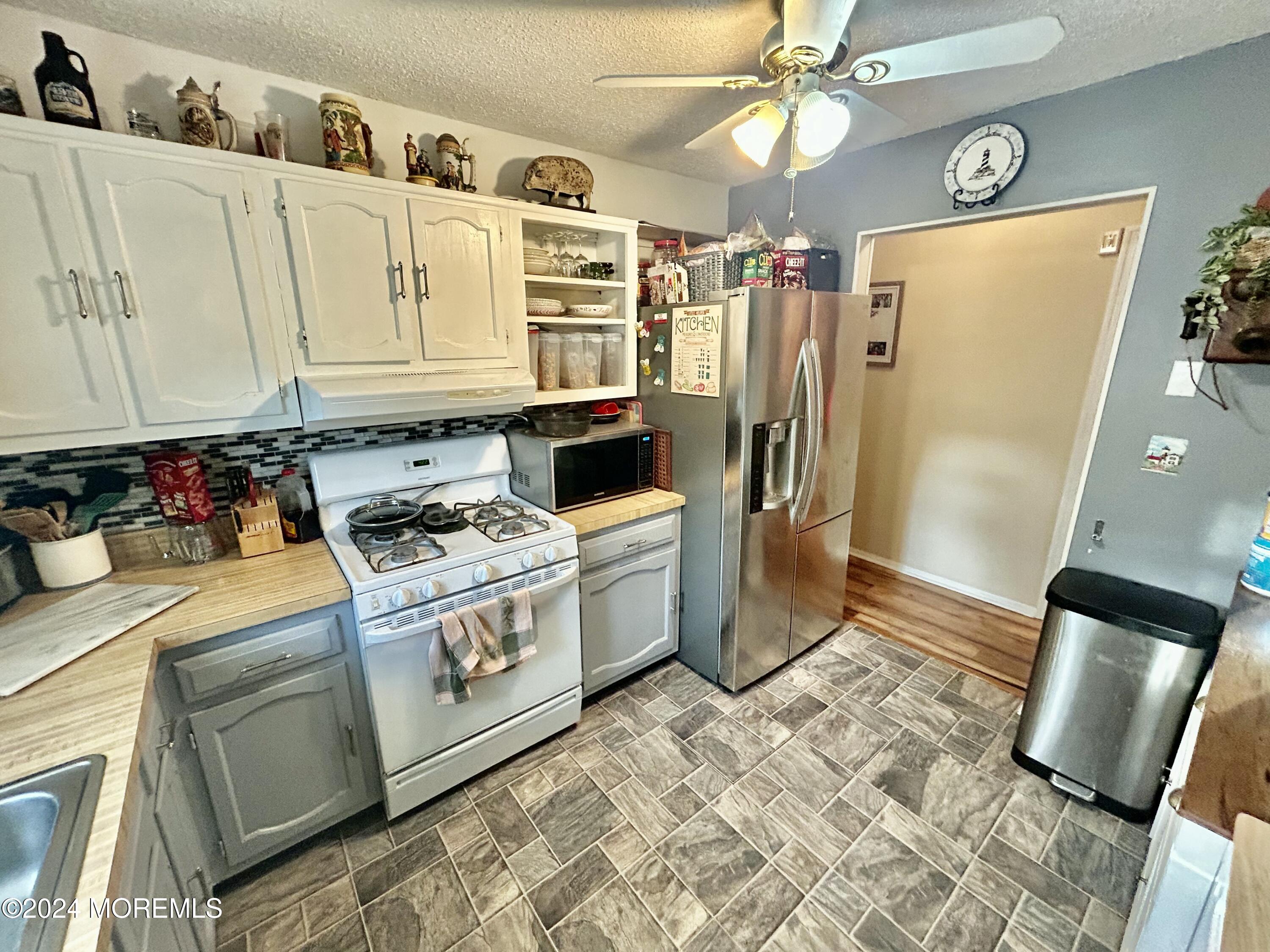 14 Walnut Road Manahawkin, NJ 08050 - Photo 13 of 33 Kitchen