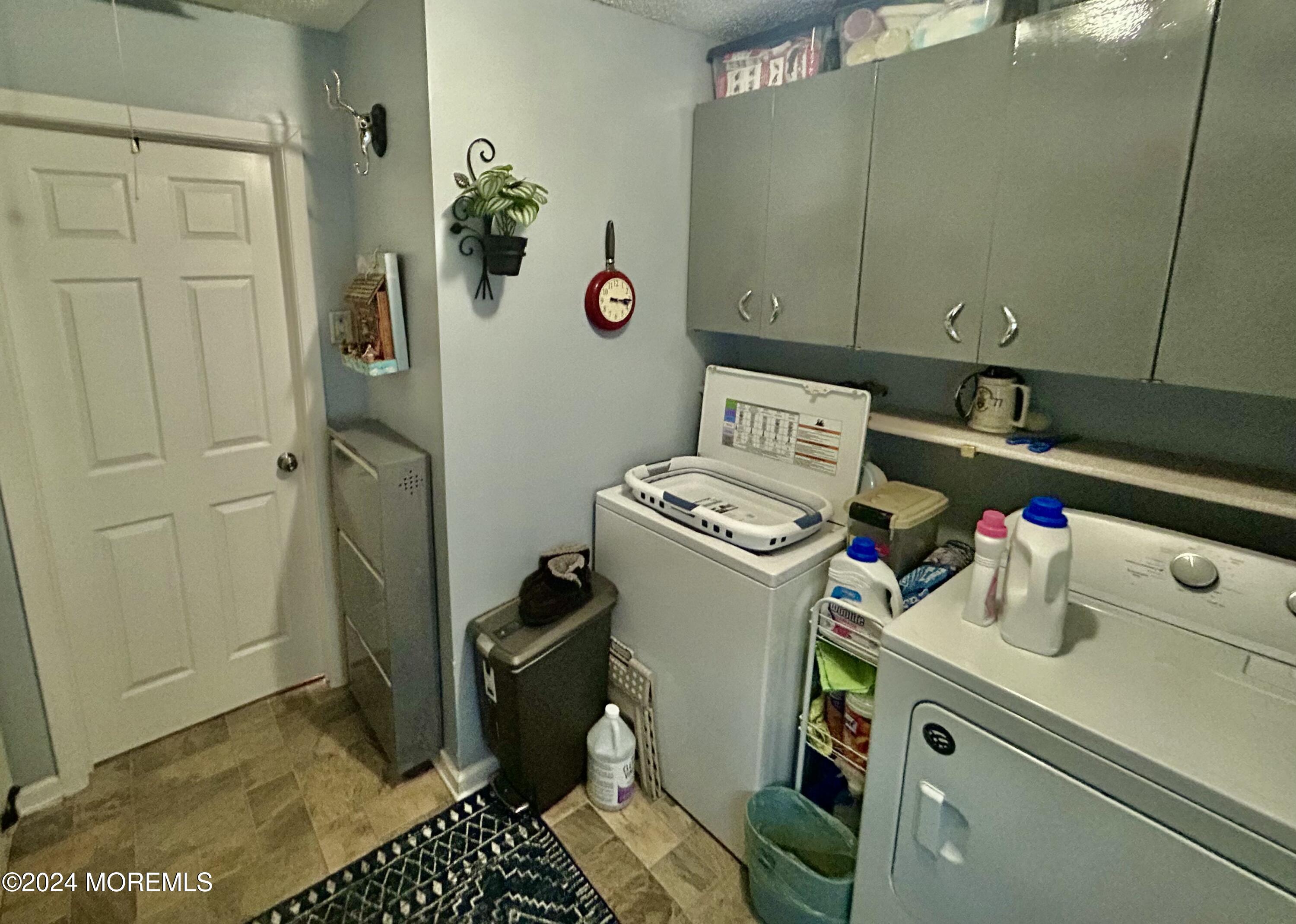 14 Walnut Road Manahawkin, NJ 08050 - Photo 24 of 33 Laundry room