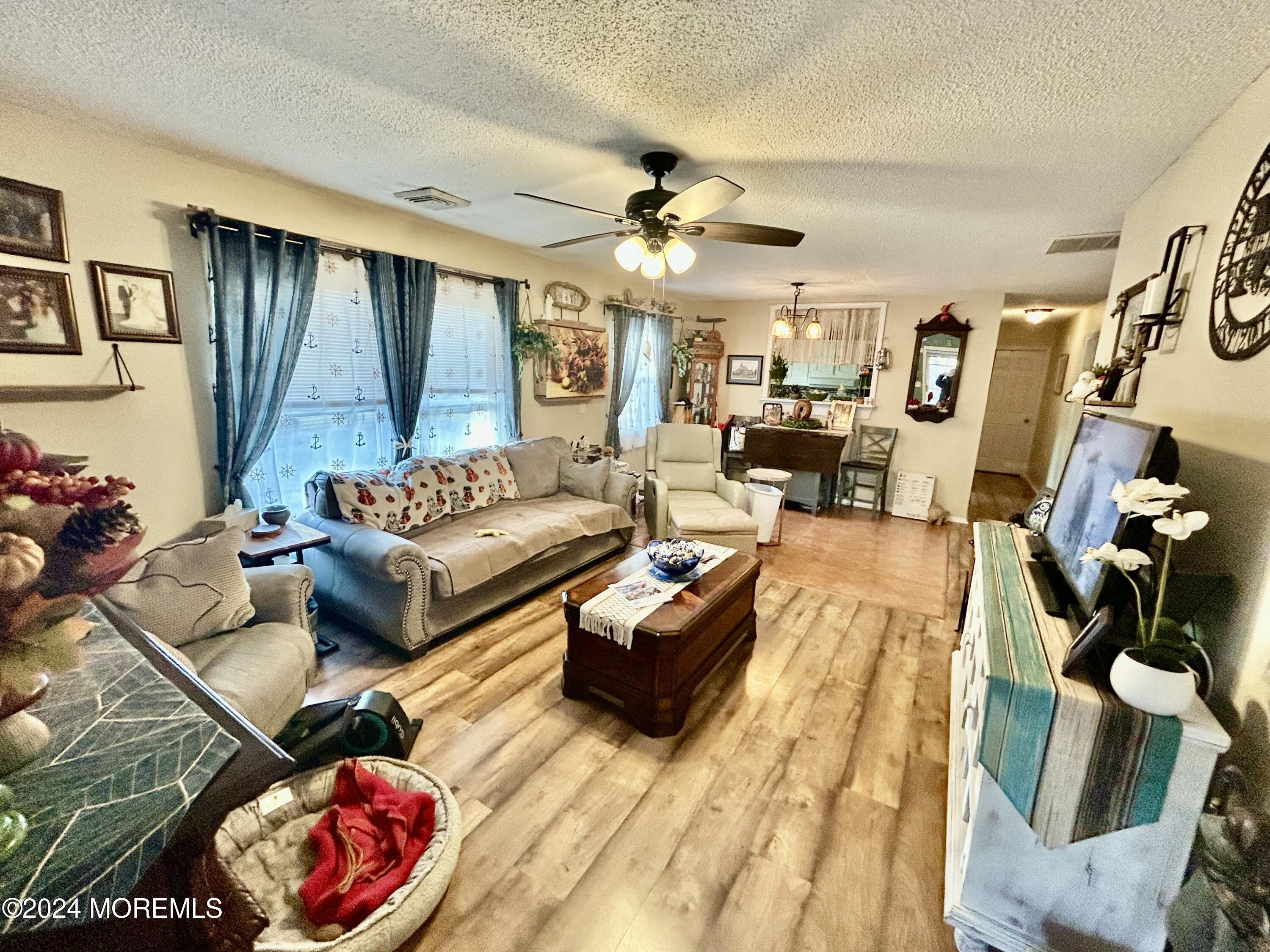 14 Walnut Road Manahawkin, NJ 08050 - Photo 7 of 33 Living room