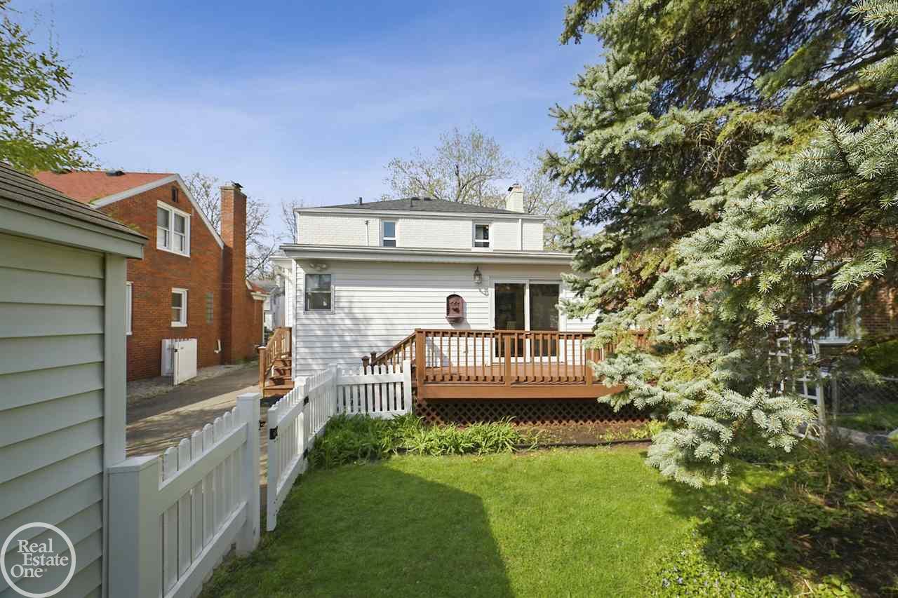 466 Moran Road Grosse Pointe, MI 48236 - Photo 29 of 33 50040172-28.JPG