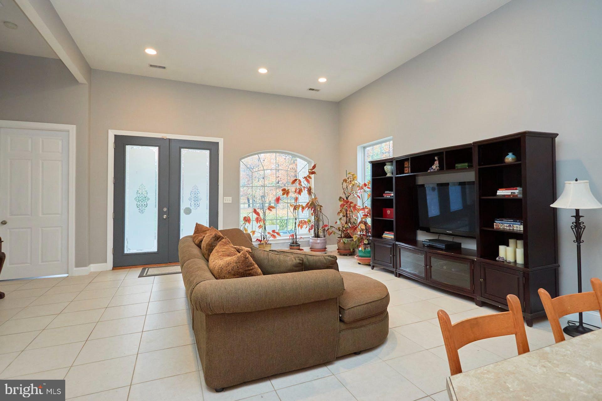 12815 Braddock Road Clifton, VA 20124 - Photo 11 of 21 Living Room