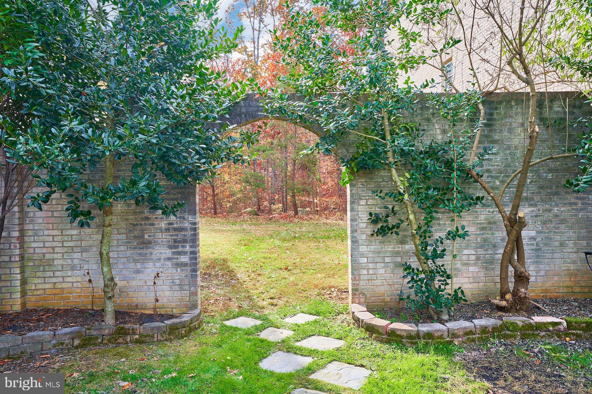 12815 Braddock Road Clifton, VA 20124 - Photo 20 of 21 a view of a outdoor space