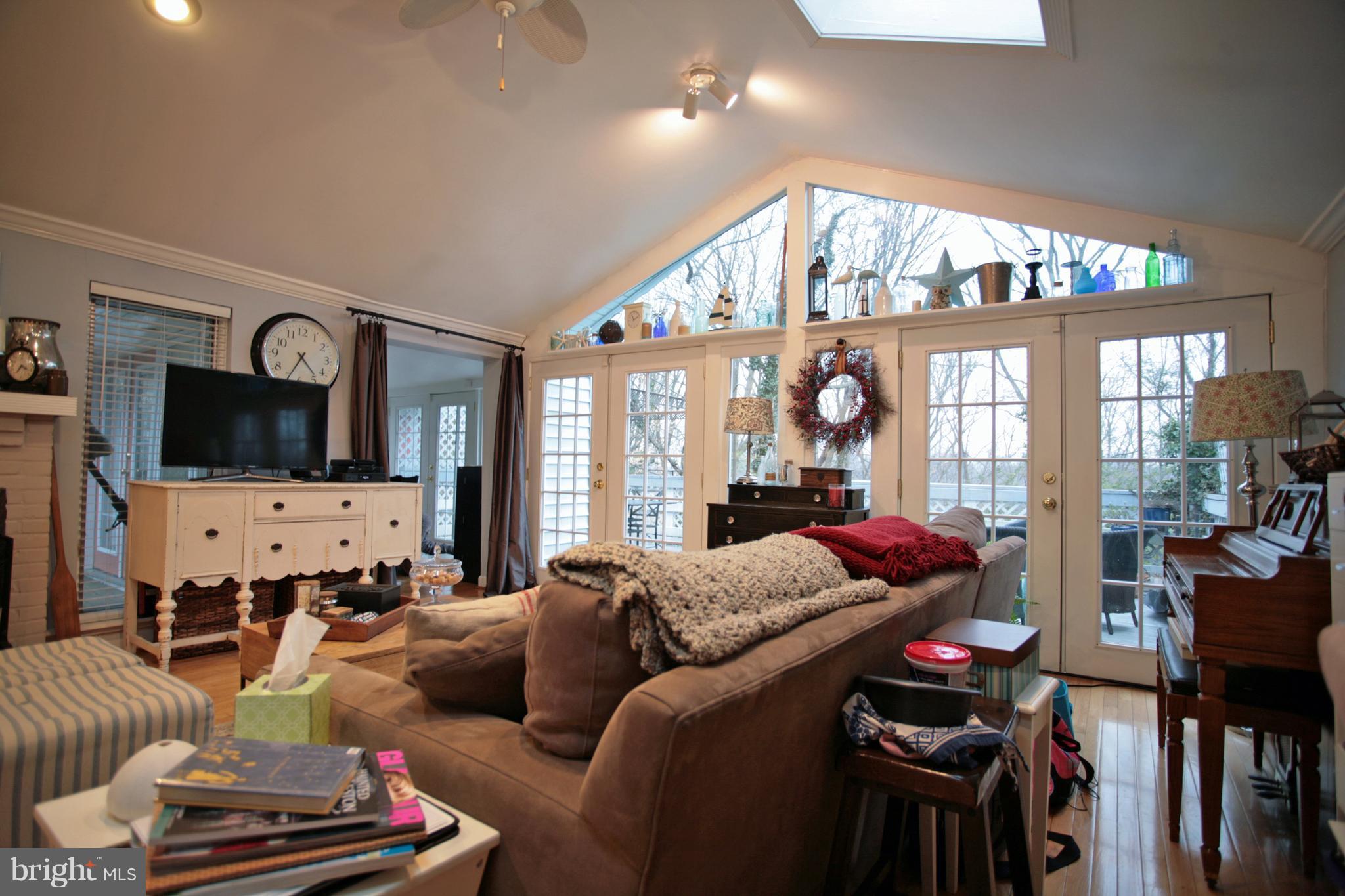 1422 Ridgeway Arnold, MD 21012 - Photo 3 of 28 Living Room