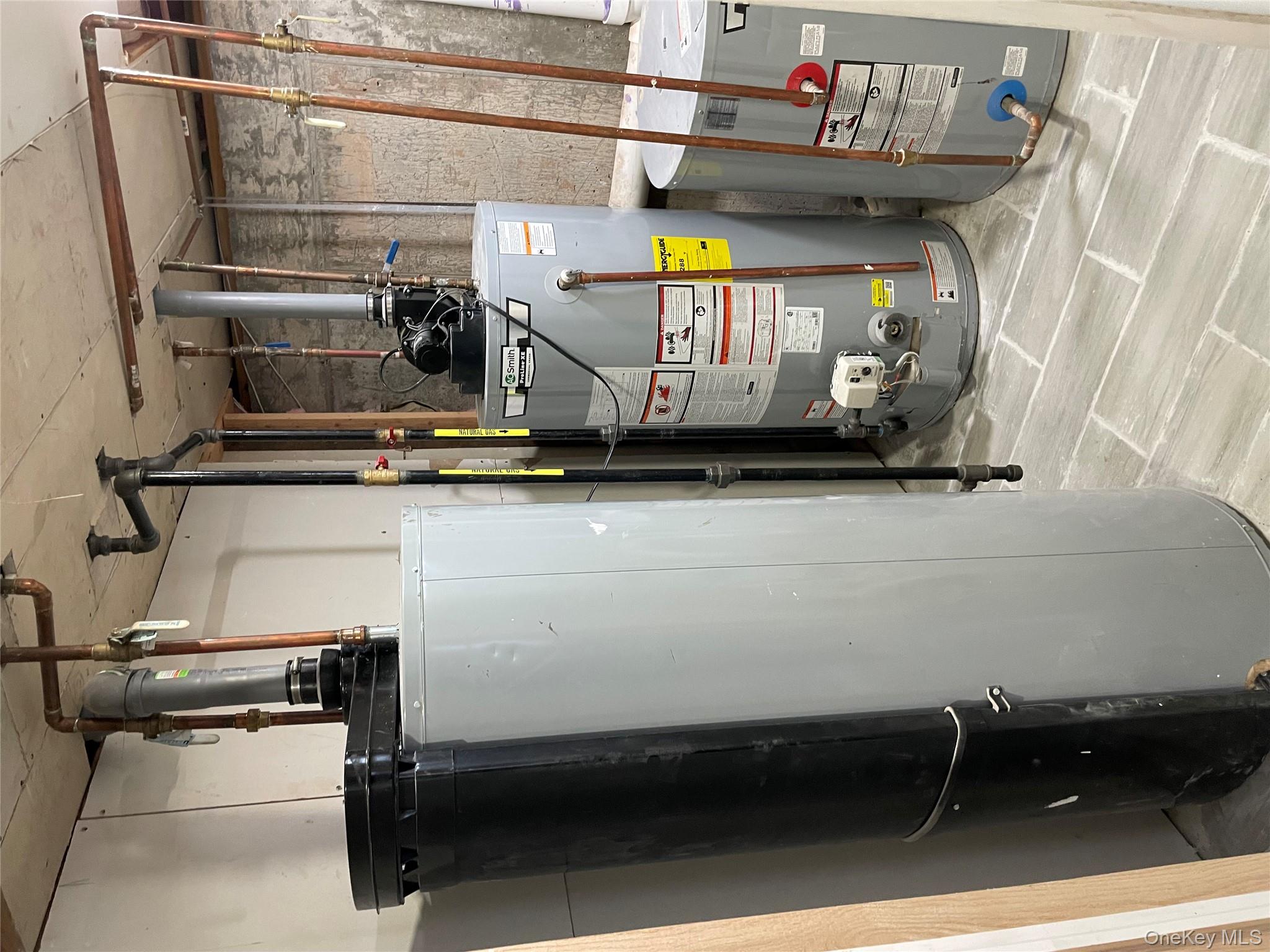 131-08 Sutter Avenue Queens, NY 11420 - Photo 16 of 21 a view of a walk in closet