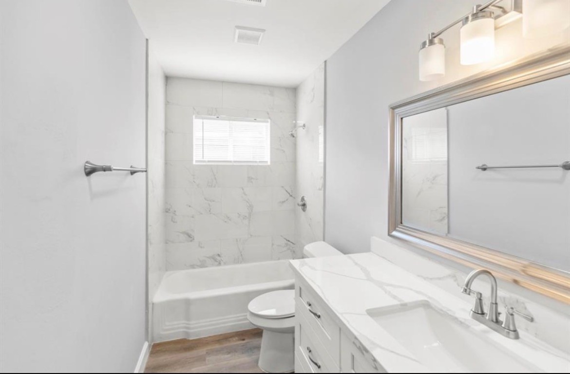 7515 Jason Street Houston, TX 77074 - Photo 11 of 24 a bathroom with a sink a toilet and shower