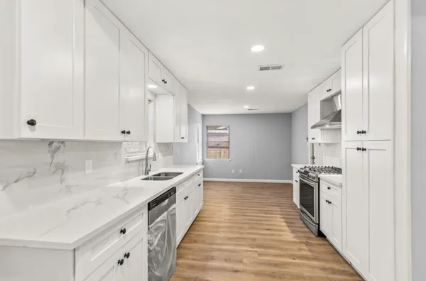 $2,000 | 7515 Jason Street, Houston, TX 77074