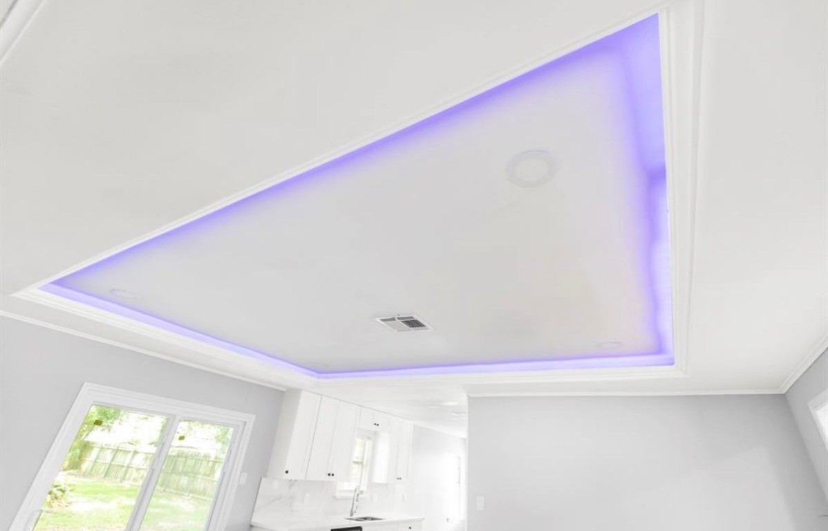 7515 Jason Street Houston, TX 77074 - Photo 9 of 24 a close up of a wall