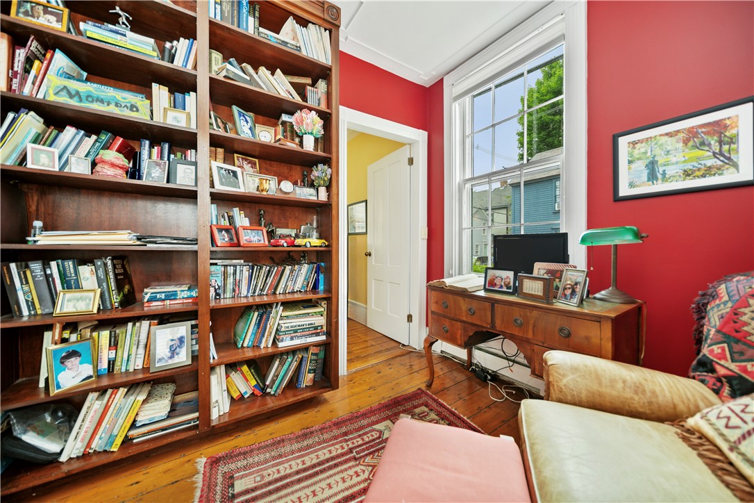 43 Poplar Street Newport, RI 02840 - Photo 14 of 33