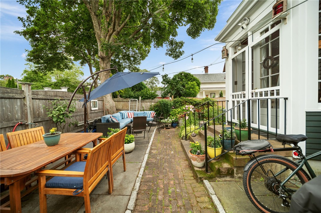 43 Poplar Street Newport, RI 02840 - Photo 2 of 33