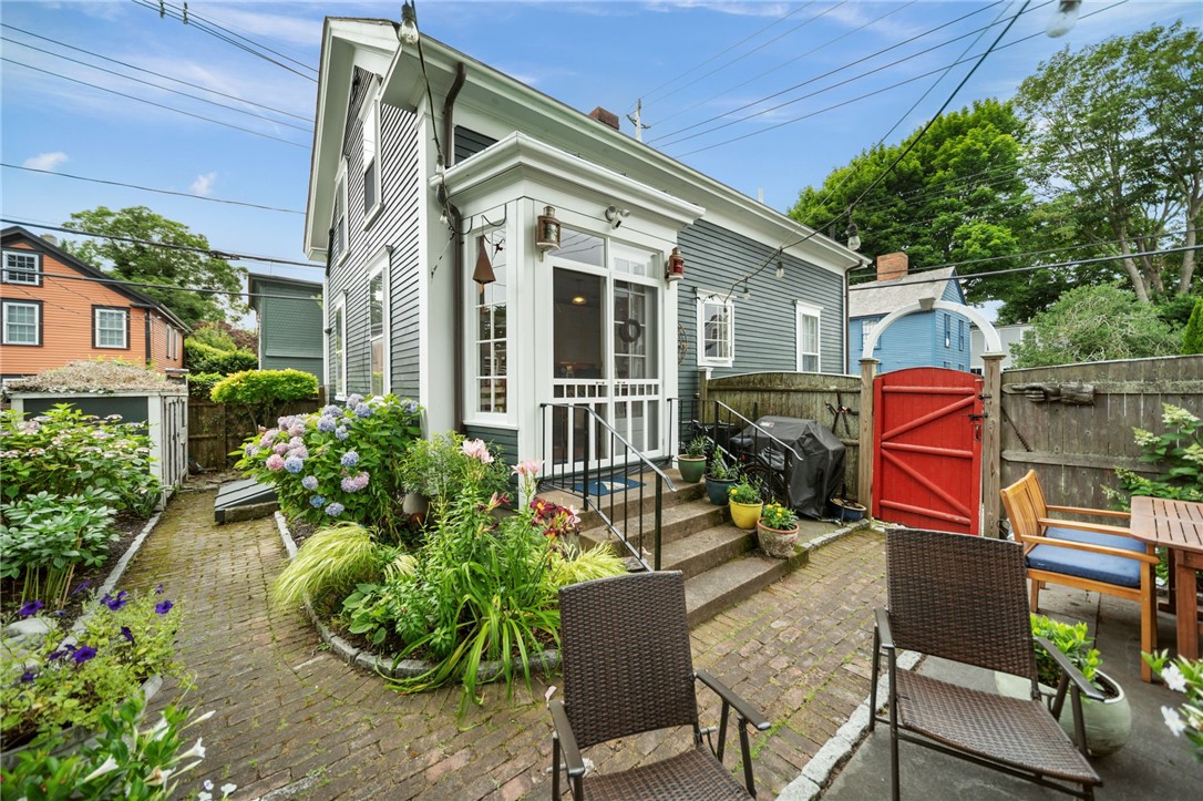 43 Poplar Street Newport, RI 02840 - Photo 3 of 33