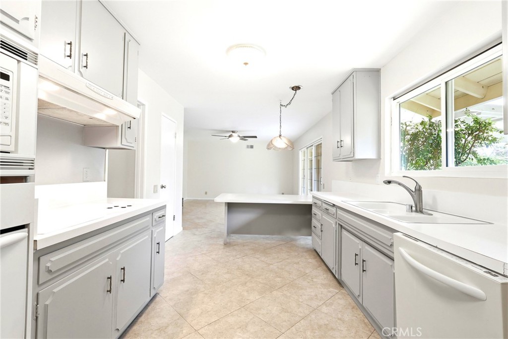 2145 Fairview Avenue Riverside, CA 92506 - Photo 13 of 35