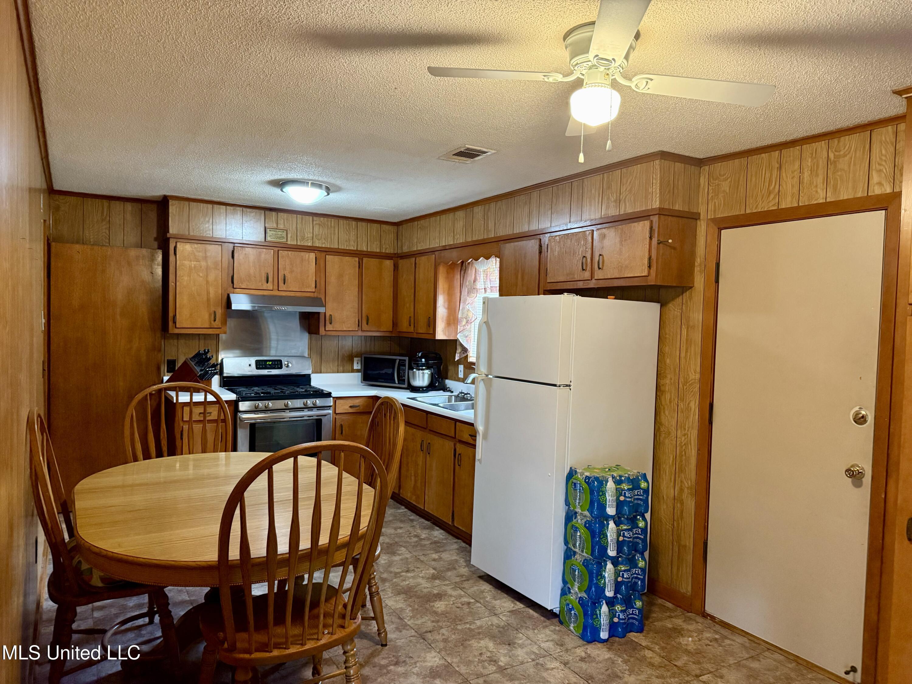 126 Lyon Drive Grenada, MS 38901 - Photo 15 of 21 IMG_4310