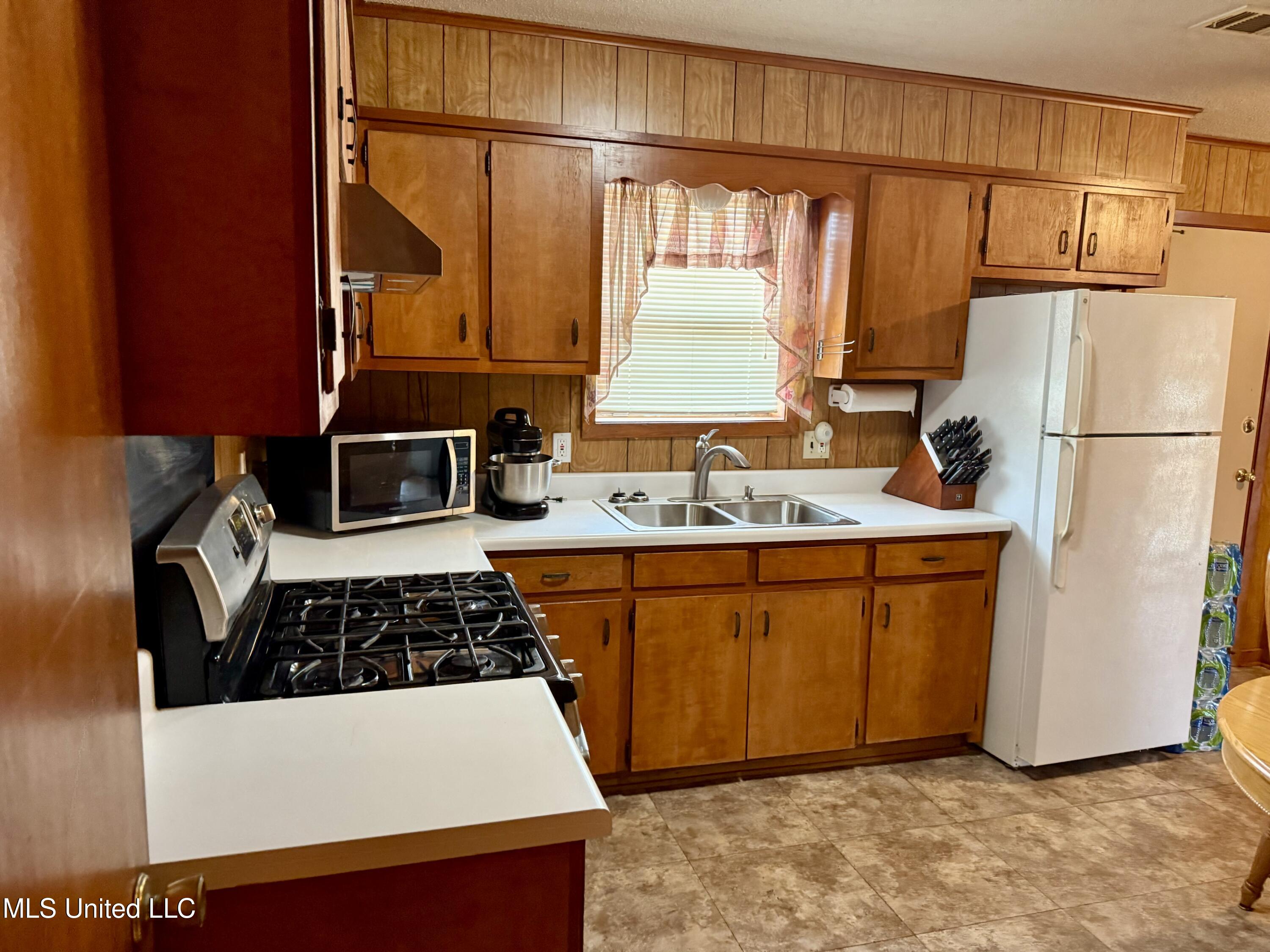 126 Lyon Drive Grenada, MS 38901 - Photo 18 of 21 IMG_4318