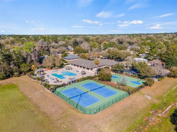 an aerial view of a tennis ground