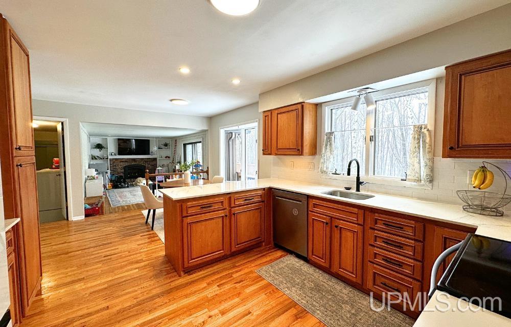 1041 Allouez Road Marquette, MI 49855 - Photo 12 of 38