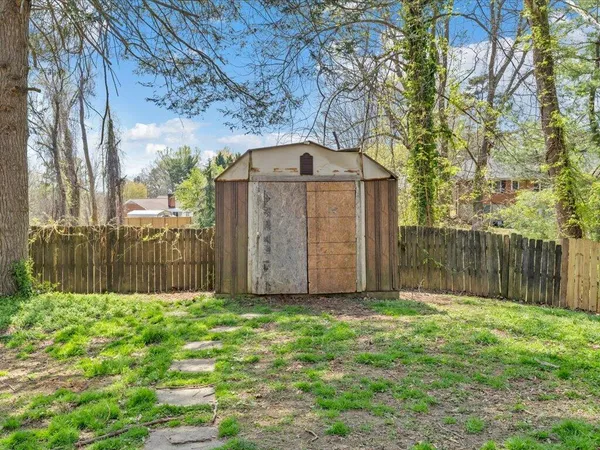 a view of a back yard of the house