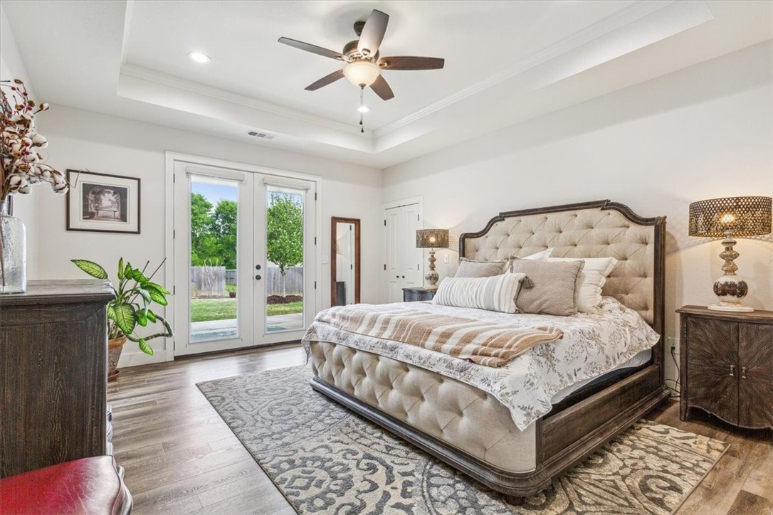 8 Independence Trail Waco, TX 76708 - Photo 19 of 39 a bedroom with a large bed a chandelier and a couch