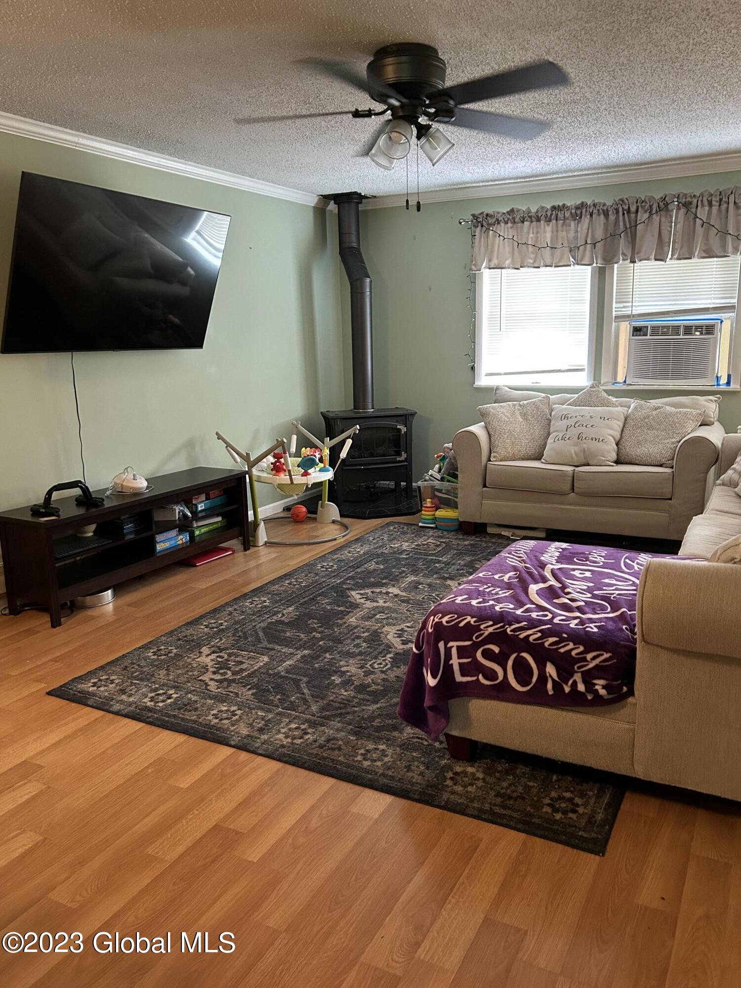2953 River Road Melrose, NY 12121 - Photo 9 of 35 Living Room
