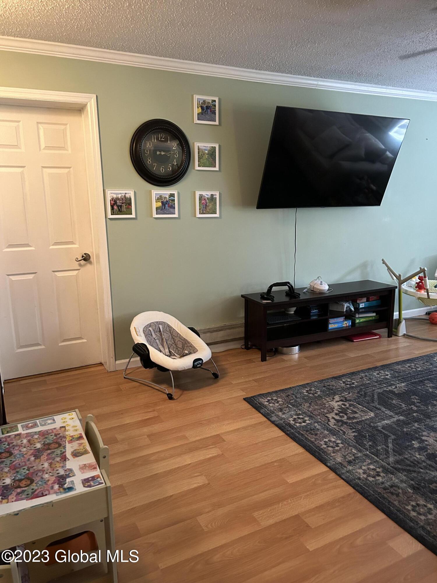 2953 River Road Melrose, NY 12121 - Photo 10 of 35 Living Room