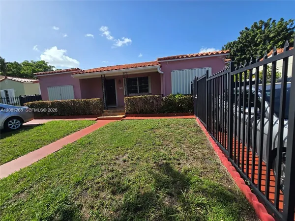 $1,900 | 1765 Southwest 21st Street, Unit 3, Miami, FL 33145